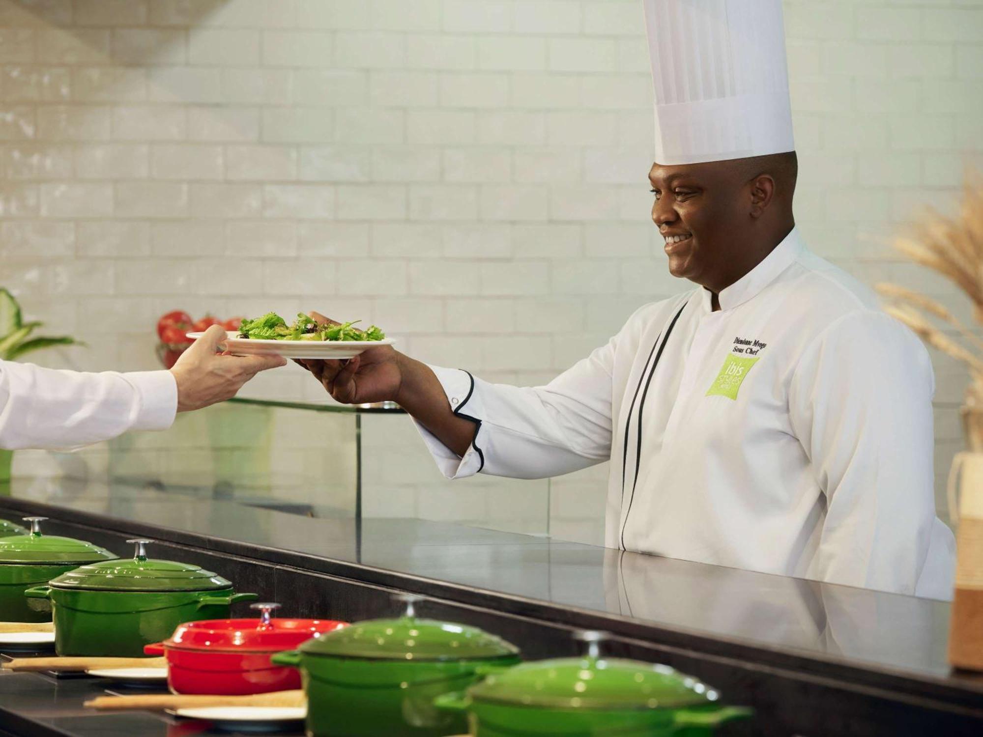 Ibis Styles Sharjah Hotell Exteriör bild