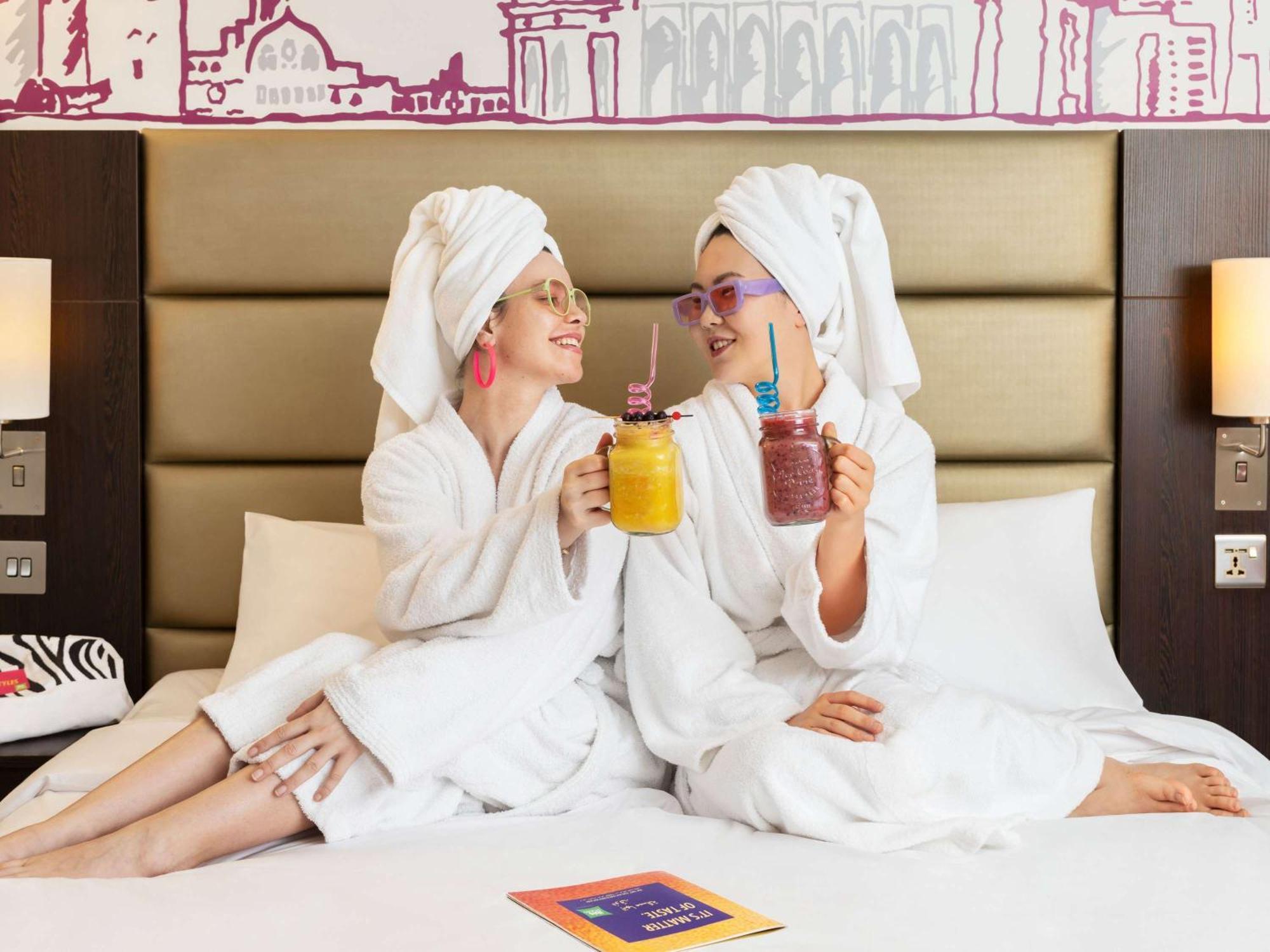 Ibis Styles Sharjah Hotell Exteriör bild