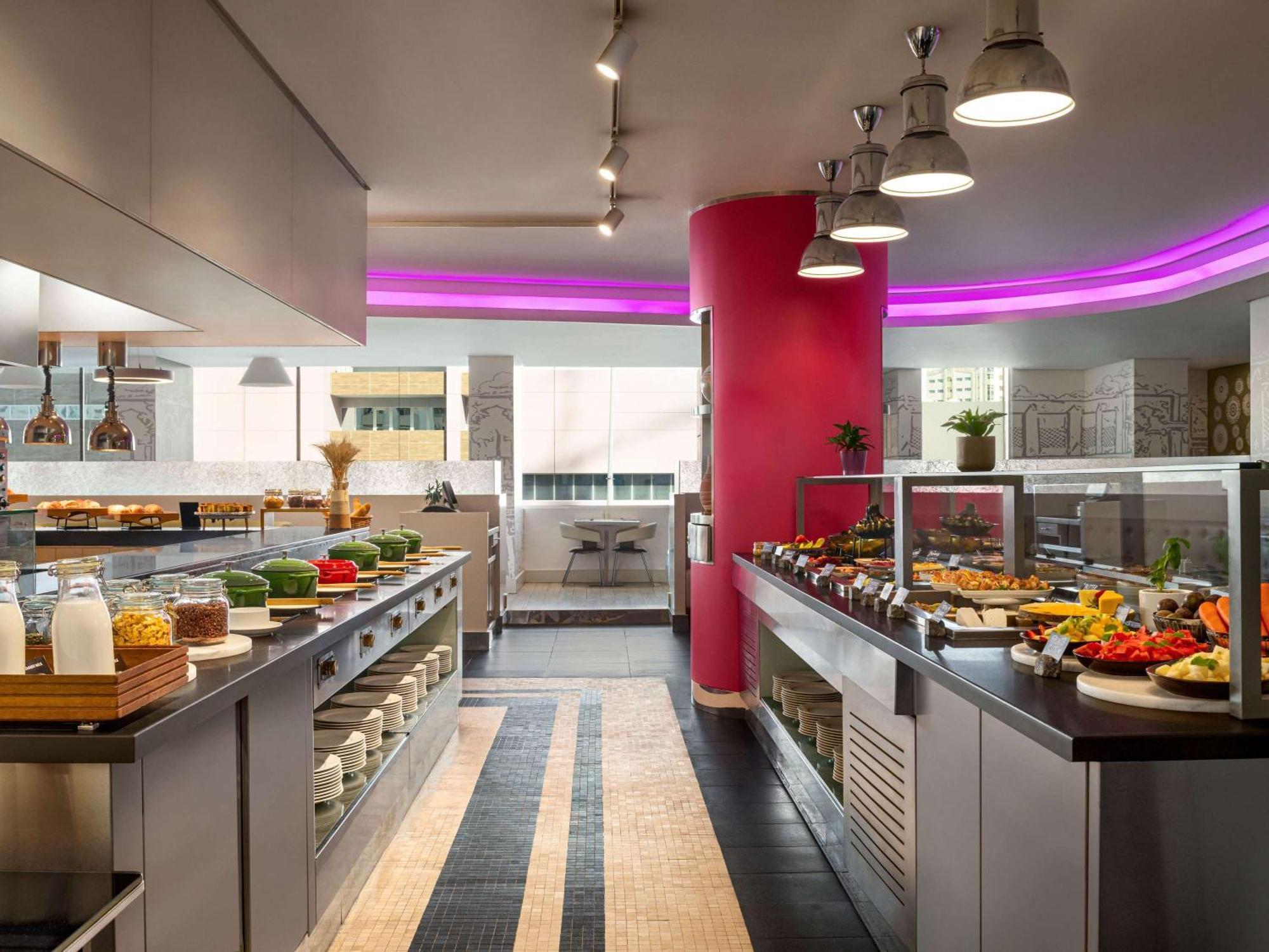 Ibis Styles Sharjah Hotell Exteriör bild