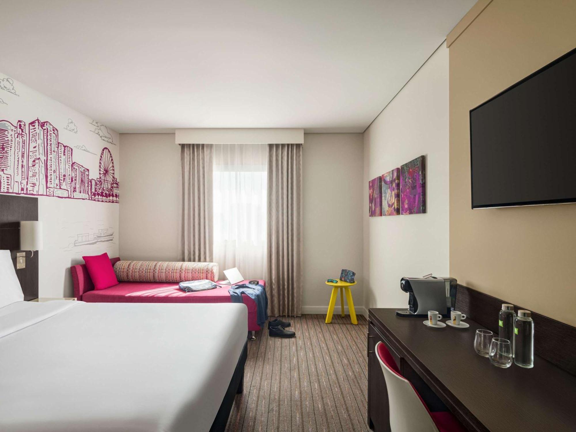 Ibis Styles Sharjah Hotell Exteriör bild