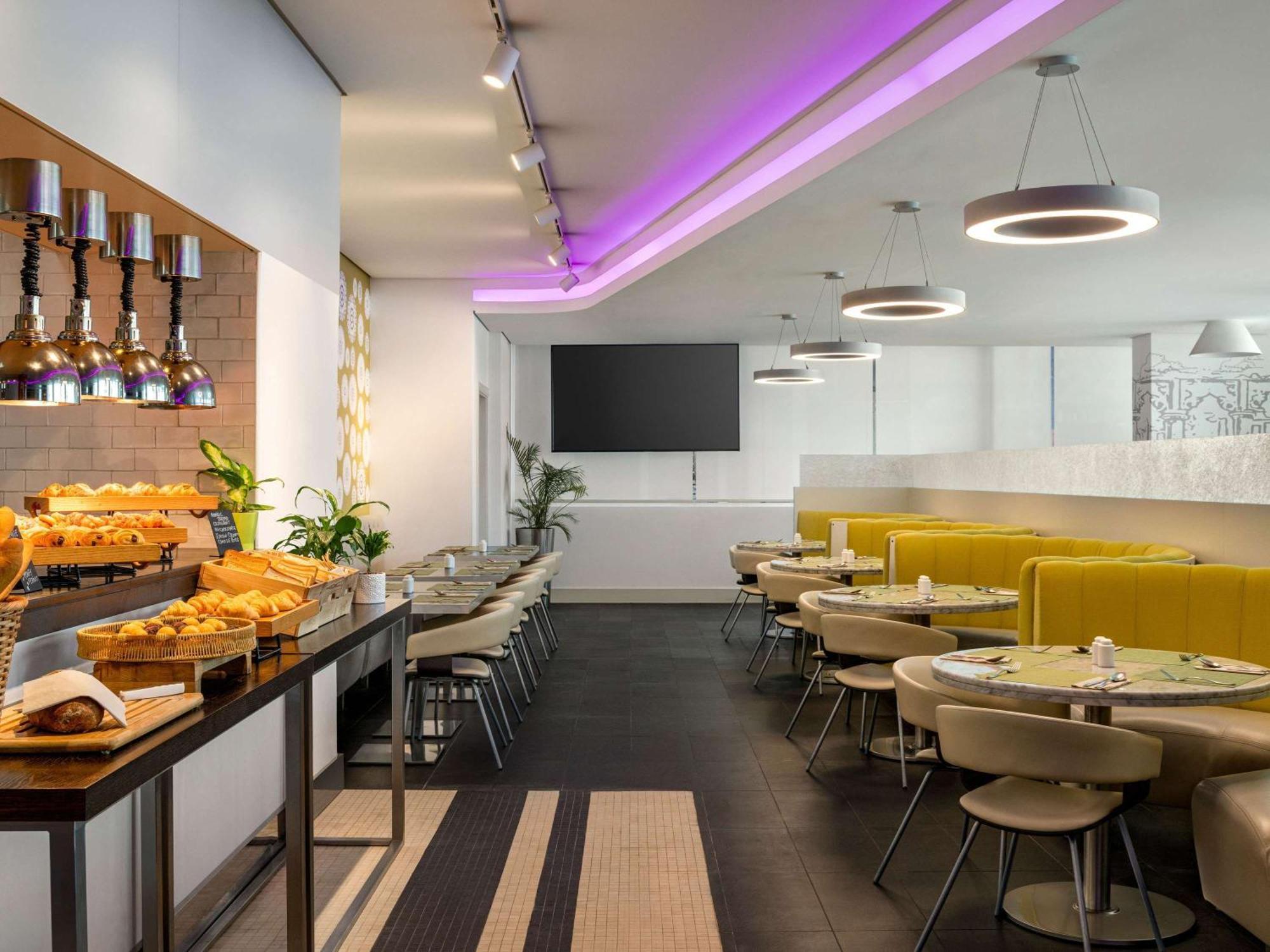 Ibis Styles Sharjah Hotell Exteriör bild