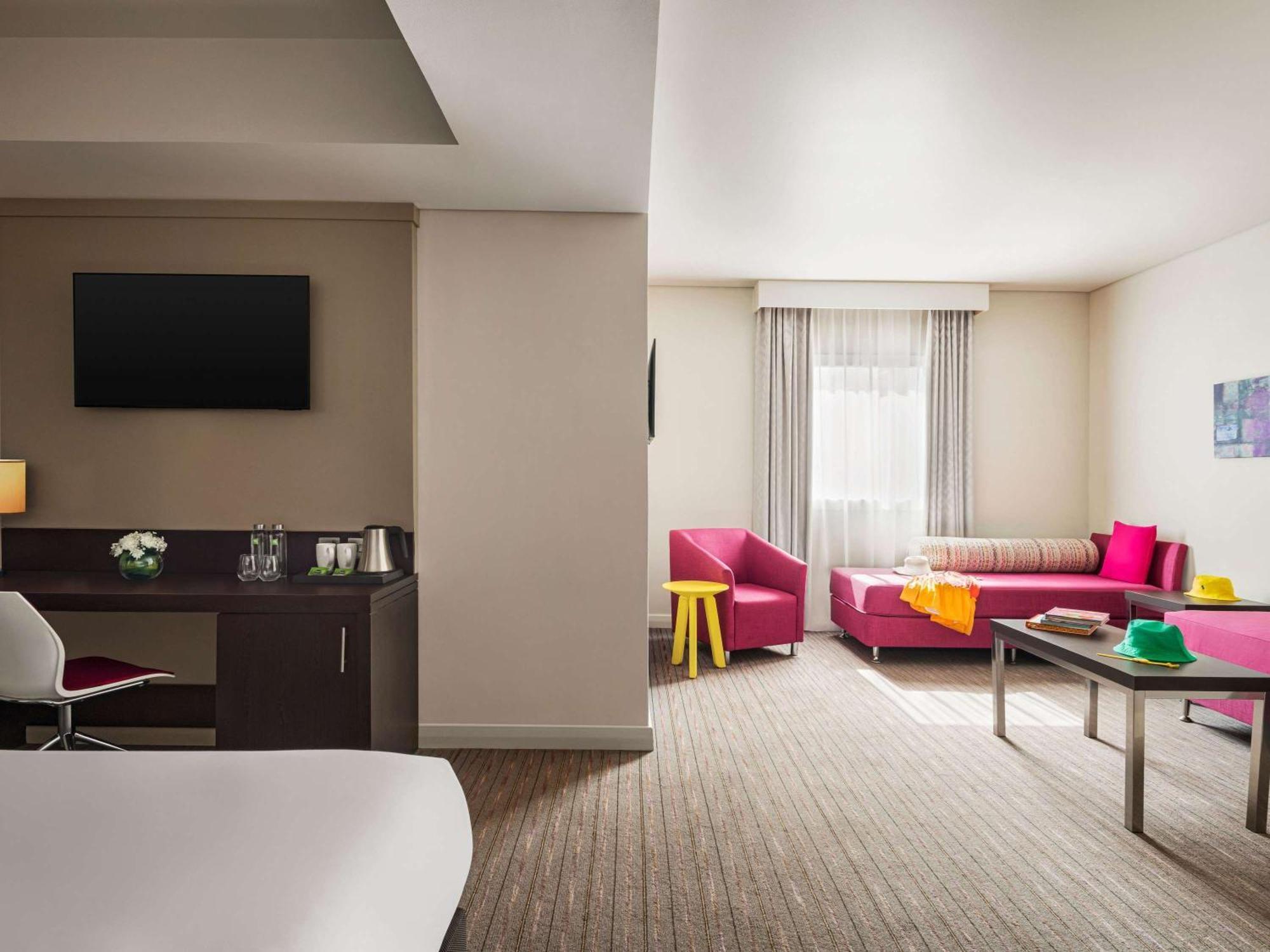 Ibis Styles Sharjah Hotell Exteriör bild
