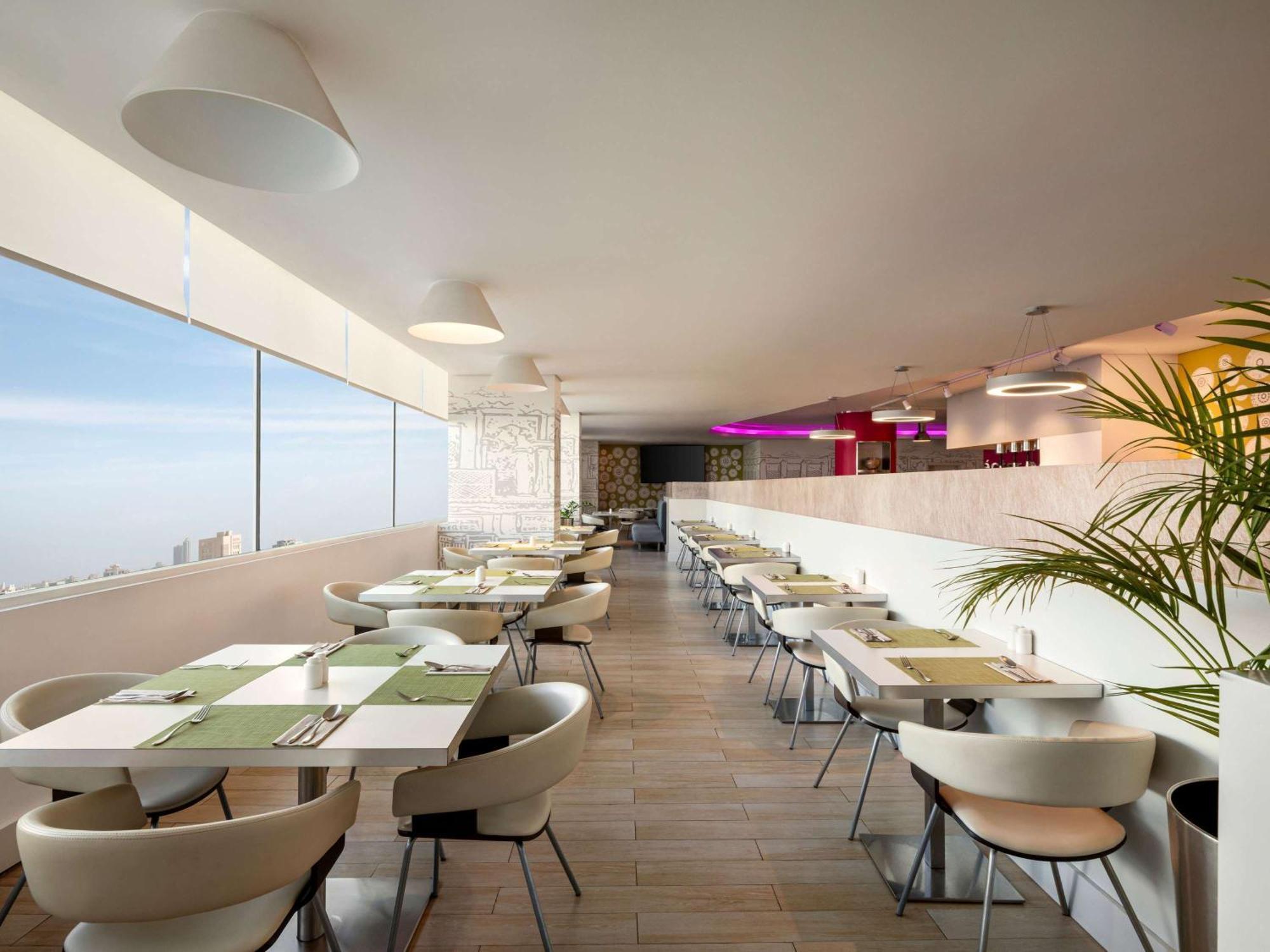 Ibis Styles Sharjah Hotell Exteriör bild